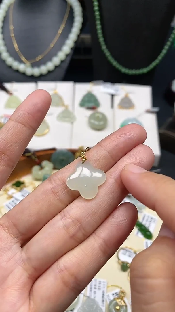 【闪购商品】和田玉颈饰银S925镶嵌四叶草