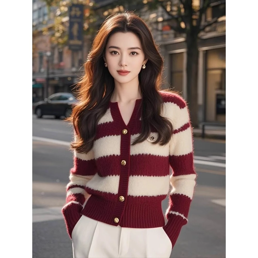 高级感酒红色条纹针织开衫上衣女2024秋冬新款气质小香风毛衣外套