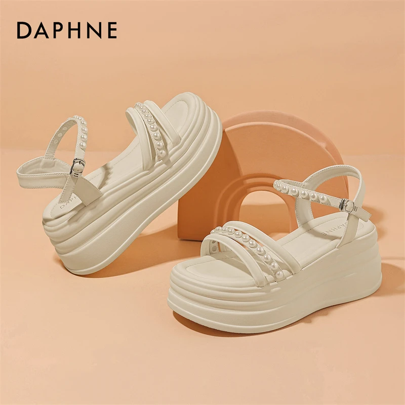 达芙妮夏季新款凉鞋网红舒适时尚休闲百搭软底厚底坡跟一字带外穿