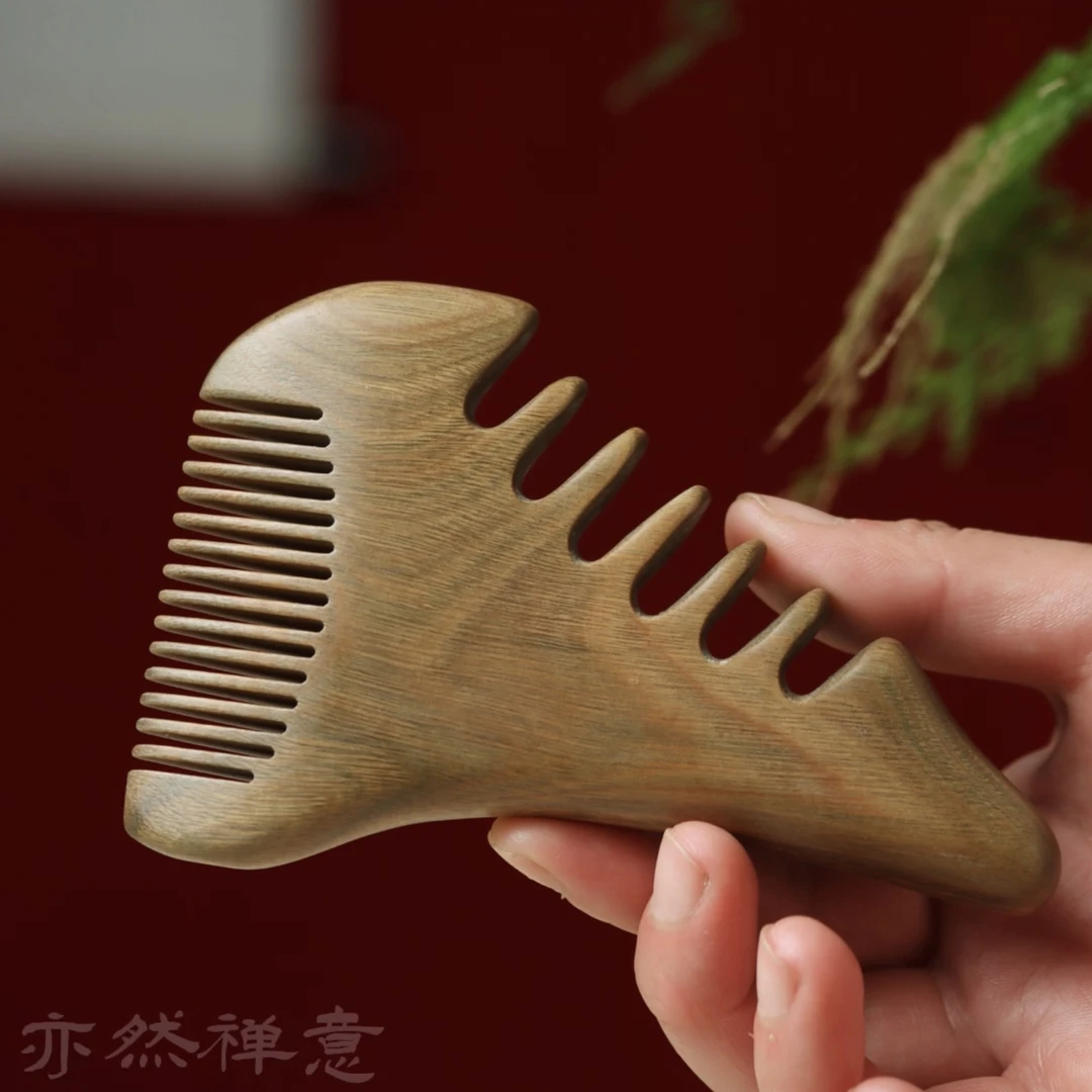 【老师推荐】精雕绿檀经络按摩梳（小怪兽）多功能按摩梳
