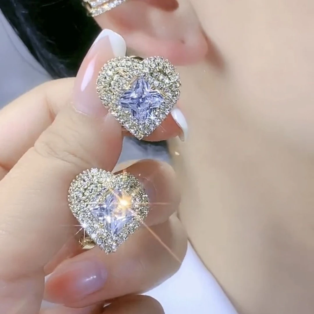 铜合金耳饰 轻奢气质百搭时尚ins超闪耳钉高级感爱心优雅精致简约