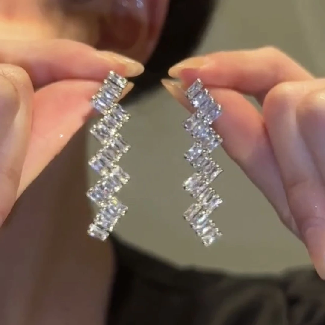 铜合金耳饰 轻奢高级耳钉气质百搭耳环小众设计长款流苏时尚耳饰