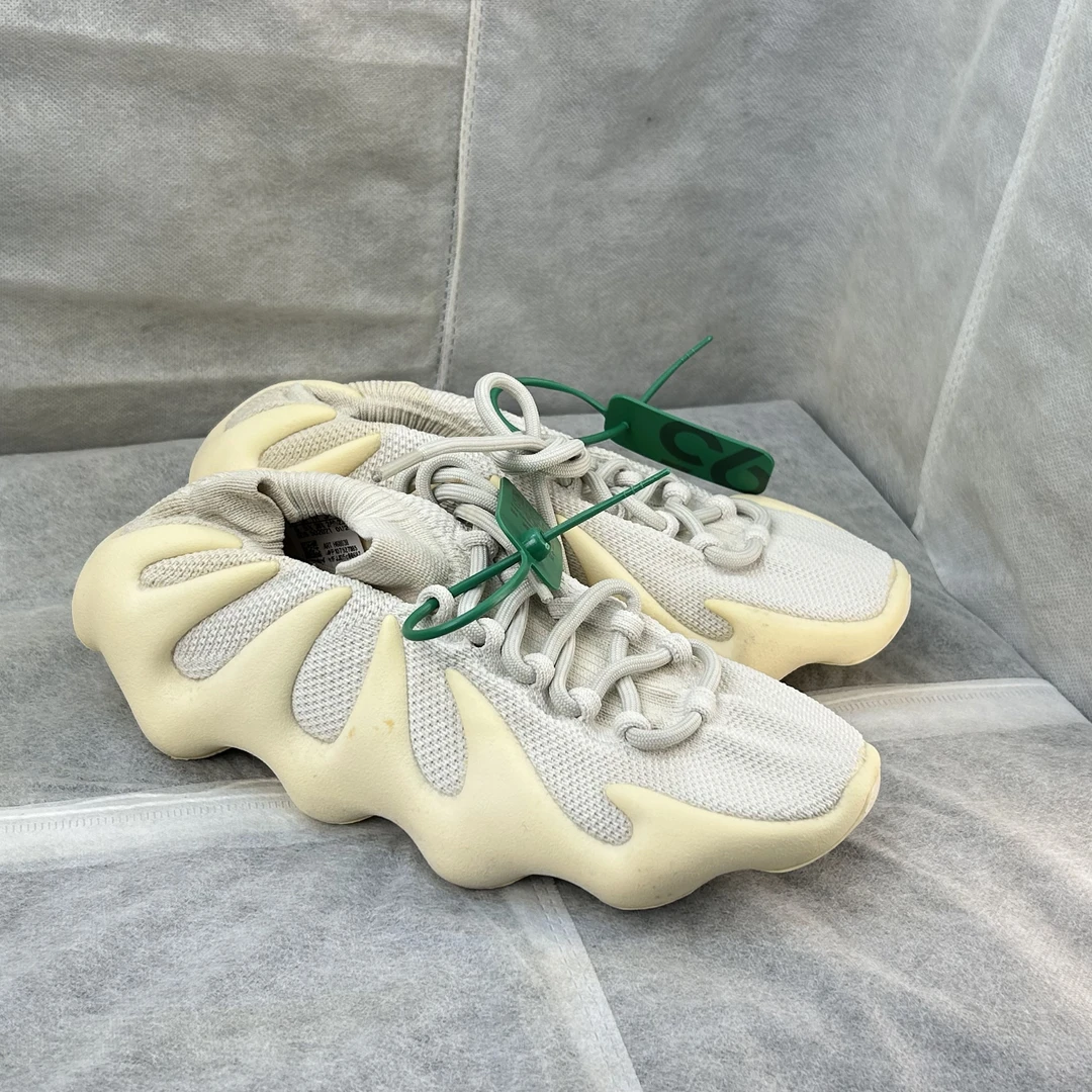 38码 Yeezy/椰子450 灰白 休闲鞋 公价1599