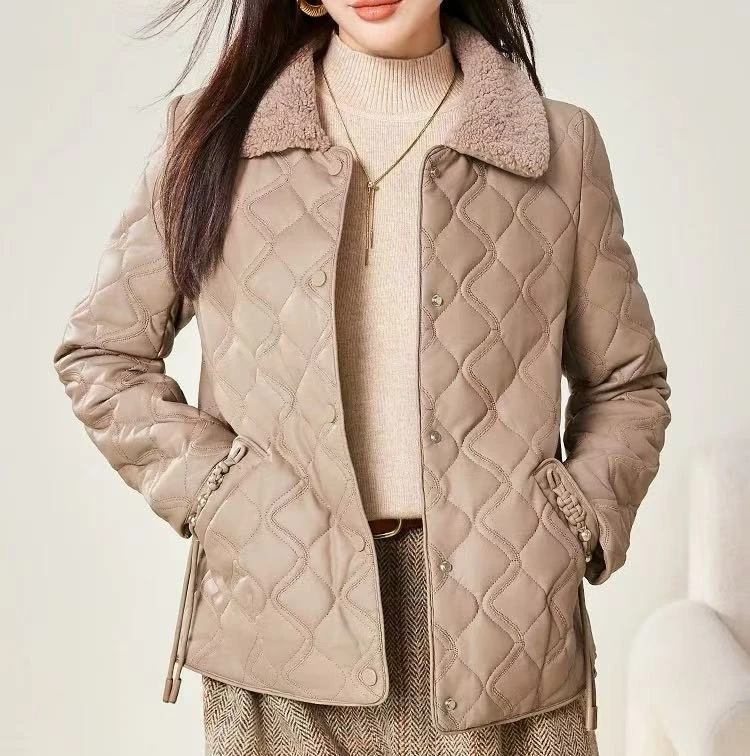 W0309网红短款时尚休闲百搭女士保暖冬季气质轻薄韩版翻领外套