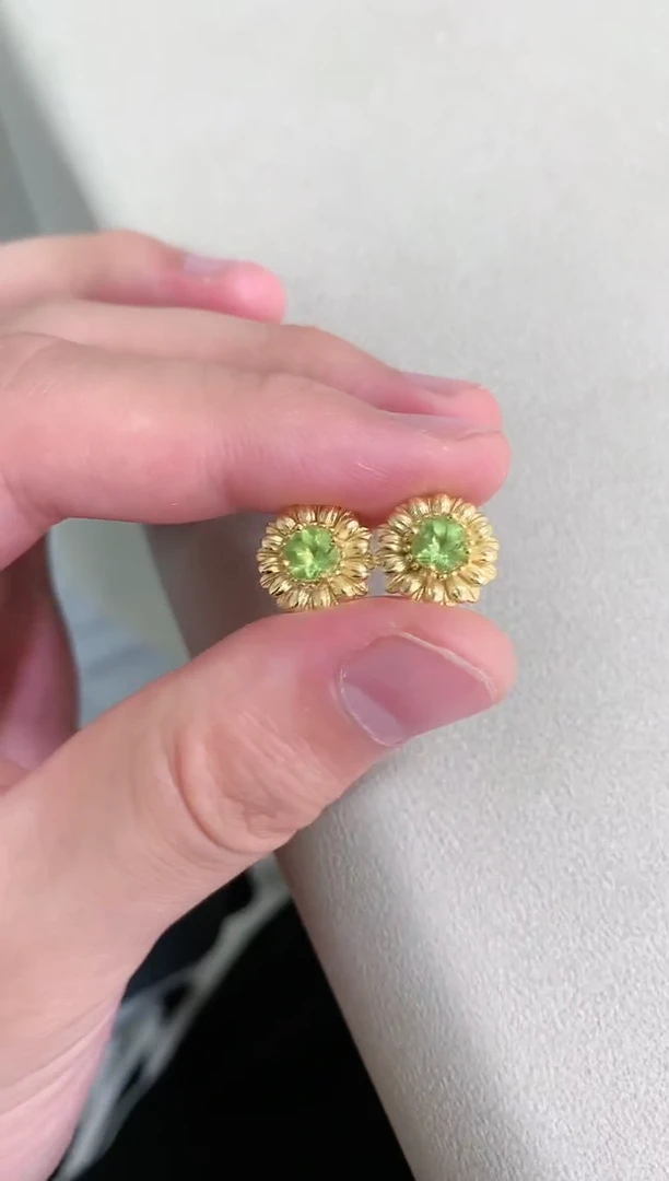 【闪购商品】橄榄石耳饰银S925镶嵌耳饰
