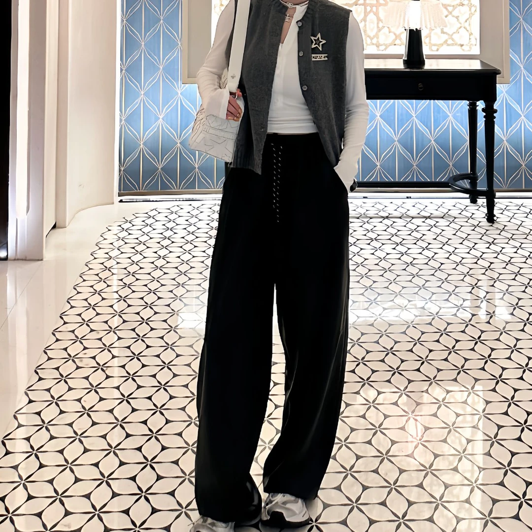 WW涵 秋冬新款时尚显瘦百搭慵懒弯刀抽绳黑色蛋白休闲裤