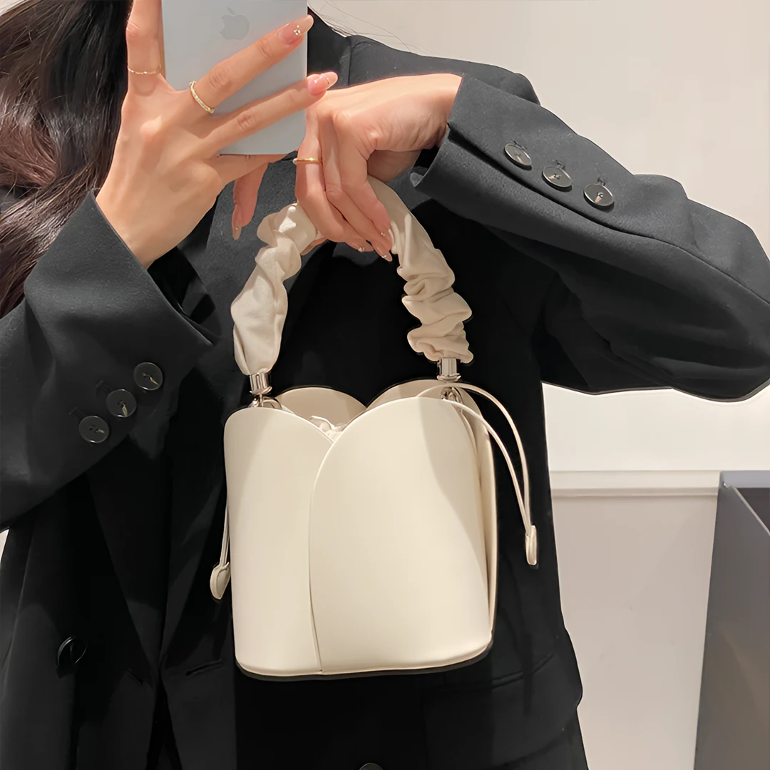 花瓣水桶包女2025新款高级感轻奢小众高颜值手提包时尚斜挎小包包