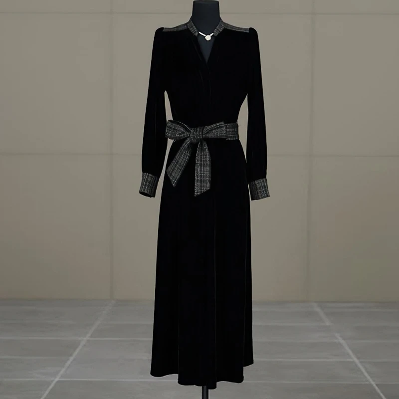 西子湖畔2024法式感气质收腰长袖丝绒长款连衣裙长裙女