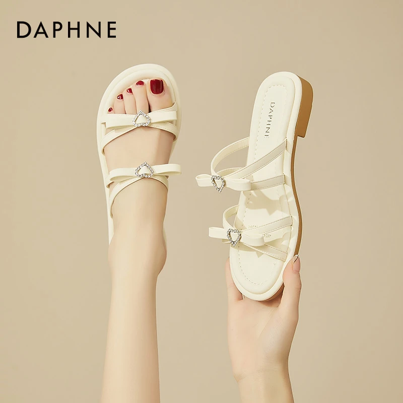 达芙妮温柔仙女拖鞋女夏季外穿2025新款法式晚风舒适平底沙滩凉拖