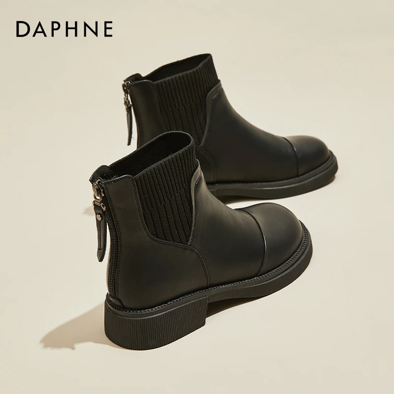 达芙妮高级感炸街小短靴2025今年流行的靴子春秋新款圆头马丁靴女