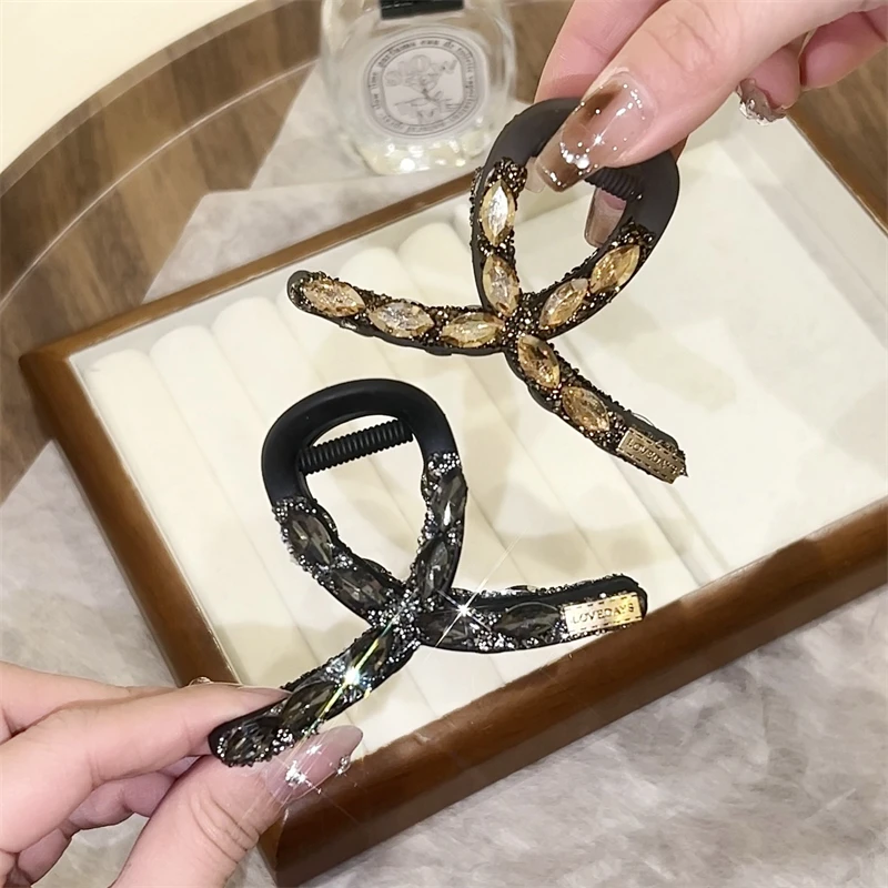 发量少可全抓~高级感水钻抓夹盘发鲨鱼夹子头饰气质半抓发卡女生