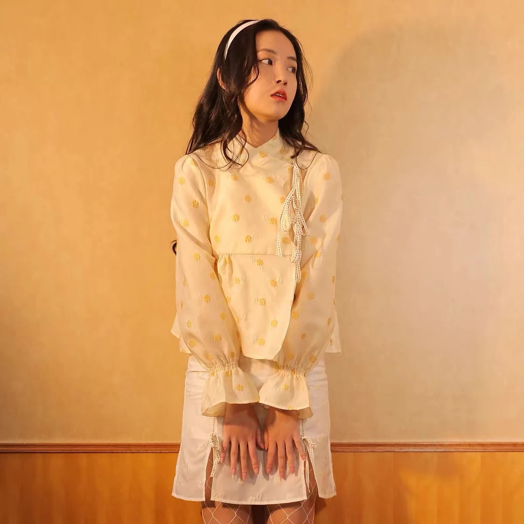 黄色绣花上衣直播间看款十九