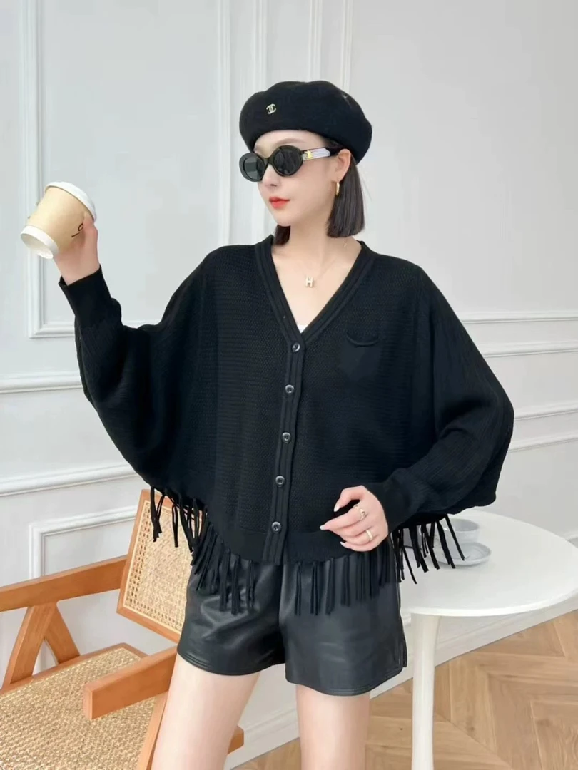 2024年秋季新款欧货时尚蝙蝠袖V领气质流苏设计短针织开衫外套女
