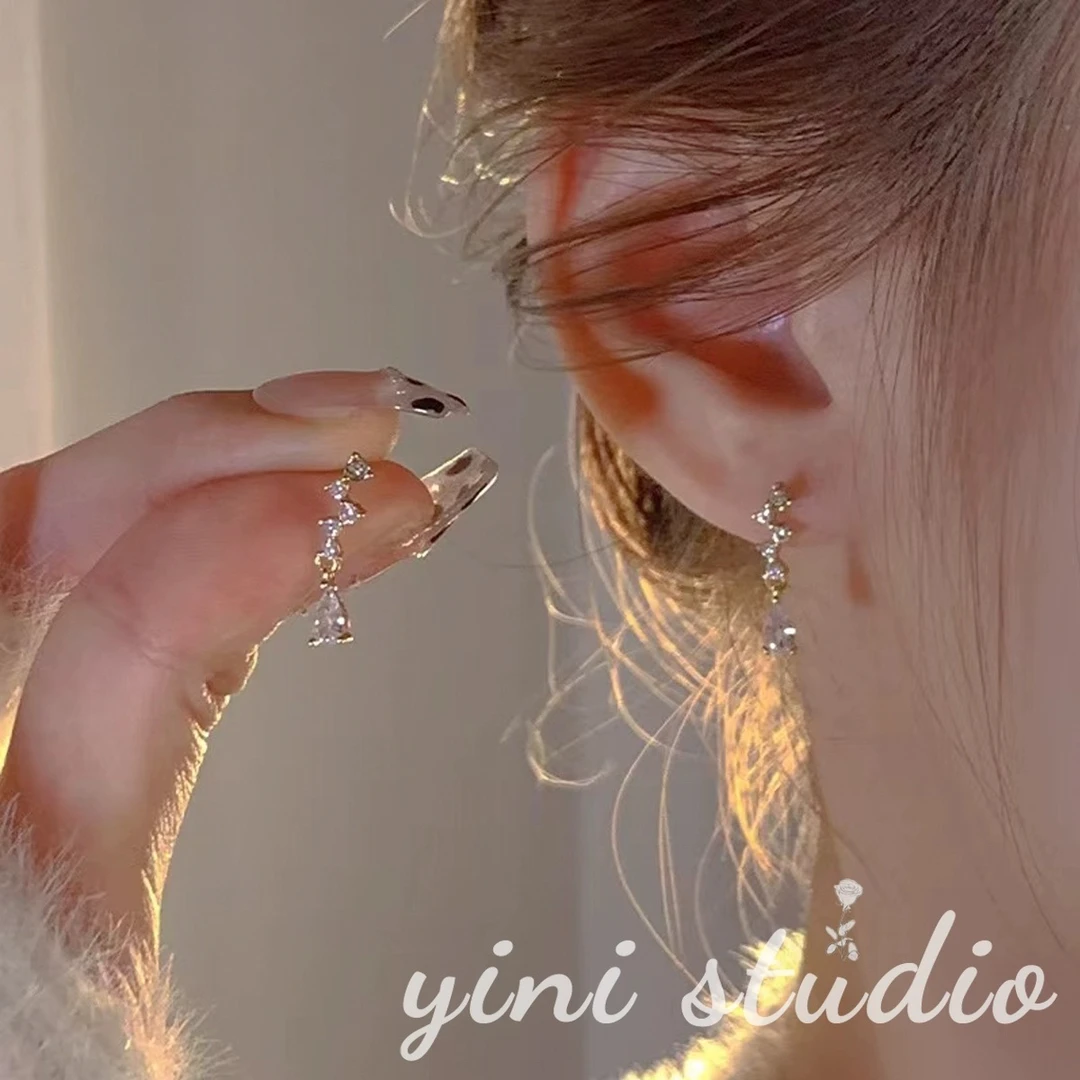 铜合金耳饰 925银针7071《人鱼的眼泪》轻奢小众湖水蓝锆石水滴耳饰