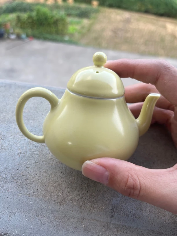 黄色小壶容量130左右