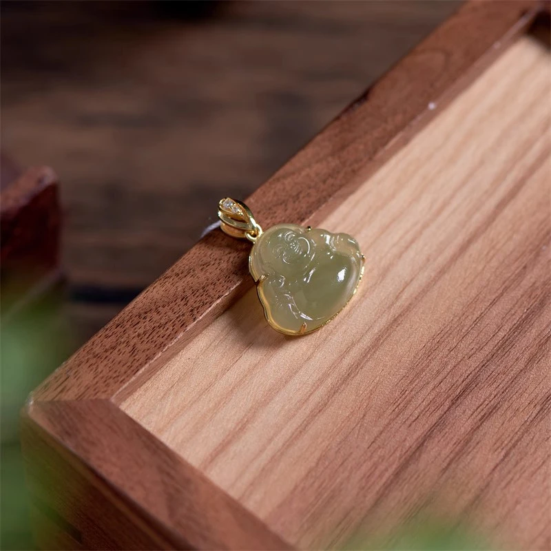 和田玉青玉笑佛S925银包镶吊坠多样性发