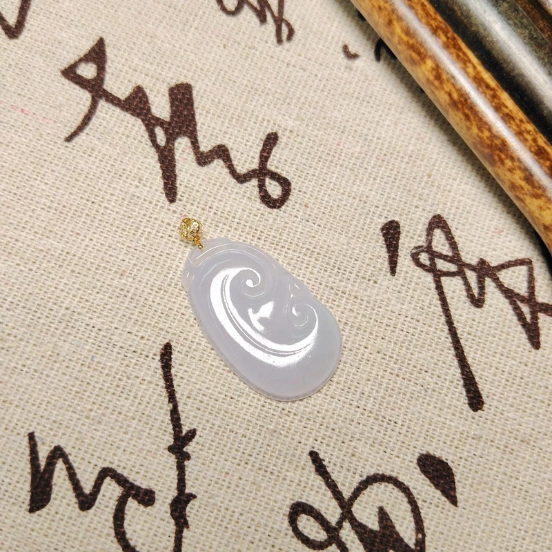 翡翠淡紫色如意吊坠