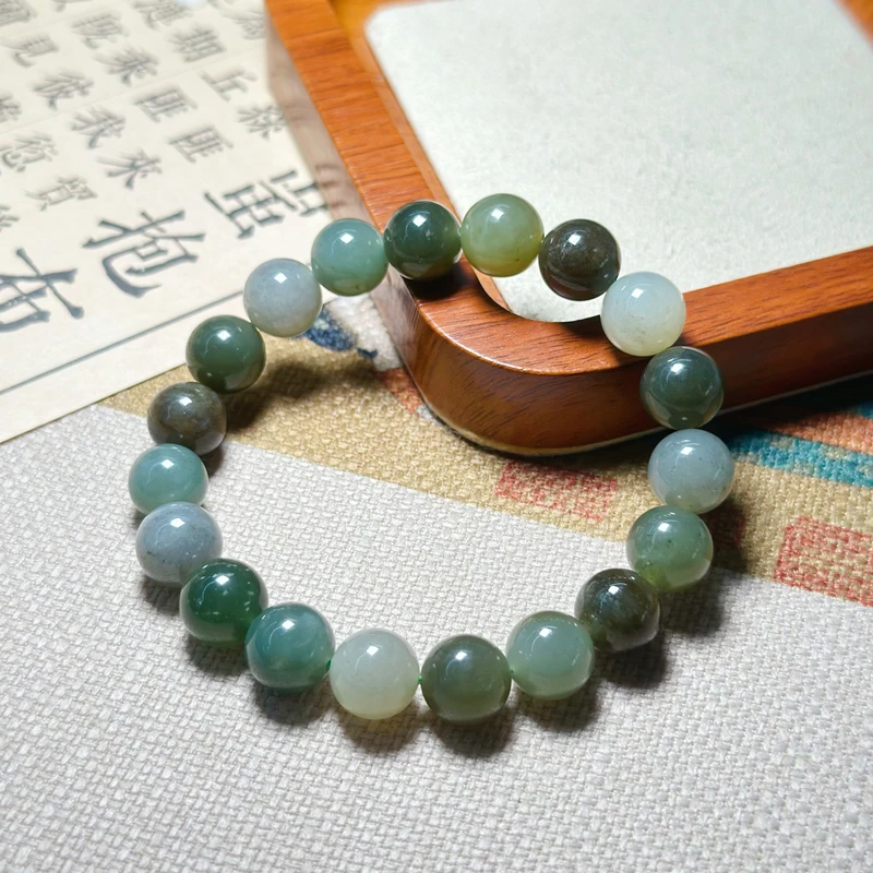 约10mm和田玉圆珠多宝手串