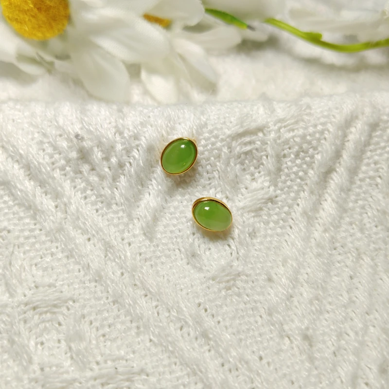 约5*7mm和田玉碧玉蛋面银镀金色精致耳钉