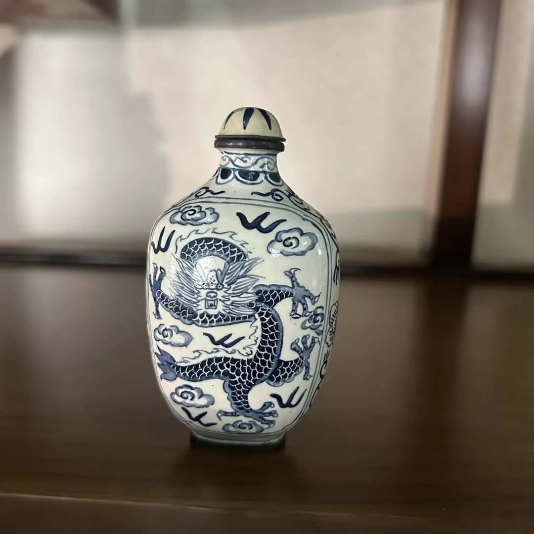 清 铜胎青花龙纹鼻烟壶