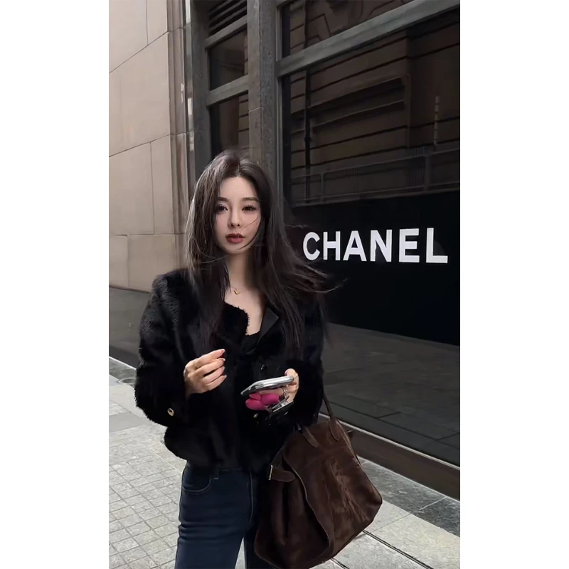 2025秋冬新款赫本风黑色百搭显瘦长袖毛茸茸短外套高腰牛仔阔腿裤