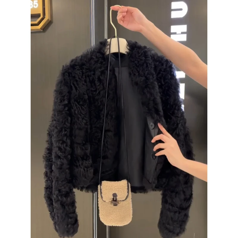2024秋冬新款高级感设计拼接毛绒短外套女赫本风黑色长袖开衫上衣