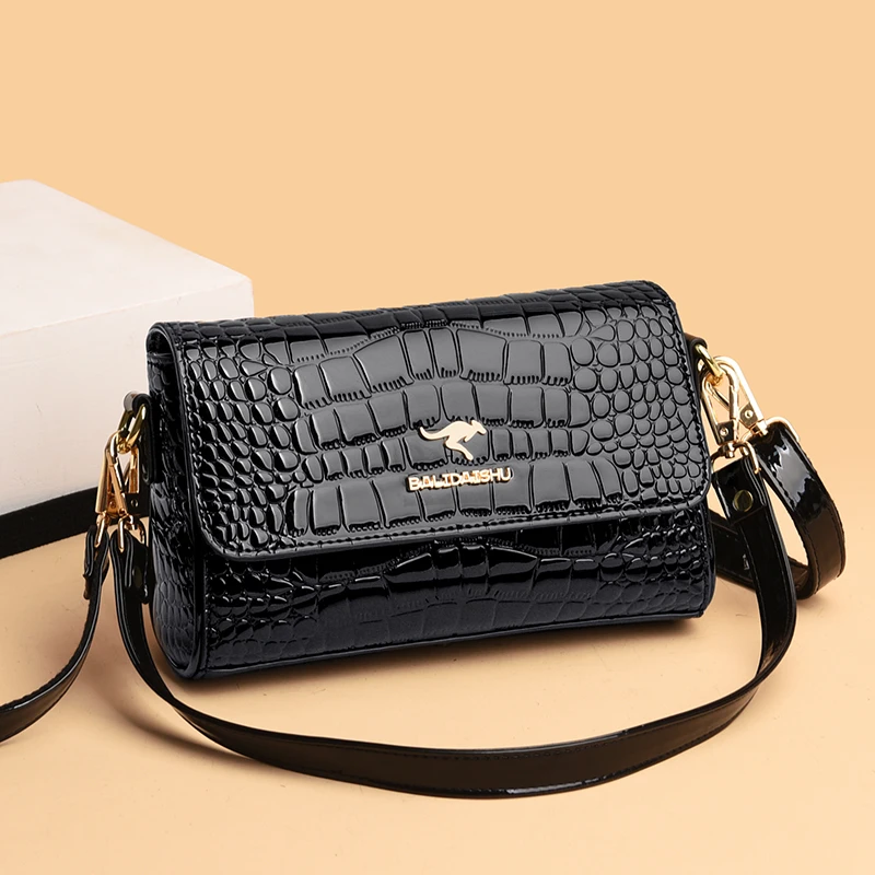 米琦袋鼠洋气小方包腋下包包女2025新款潮亮面百搭漆皮时尚单肩包