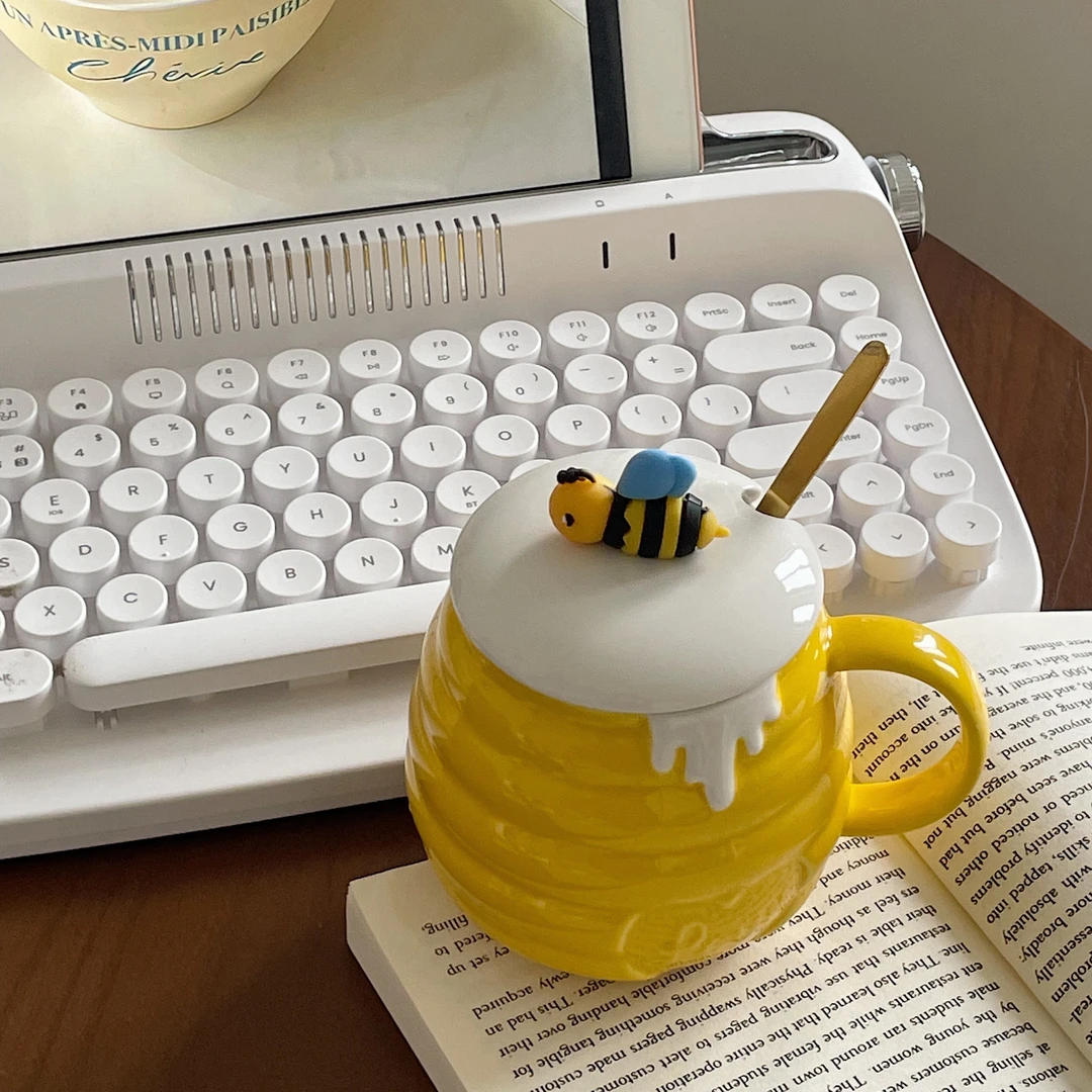 可爱蜂蜜马克杯创意水杯陶瓷带盖勺水杯早餐杯办公室咖啡杯伴手礼