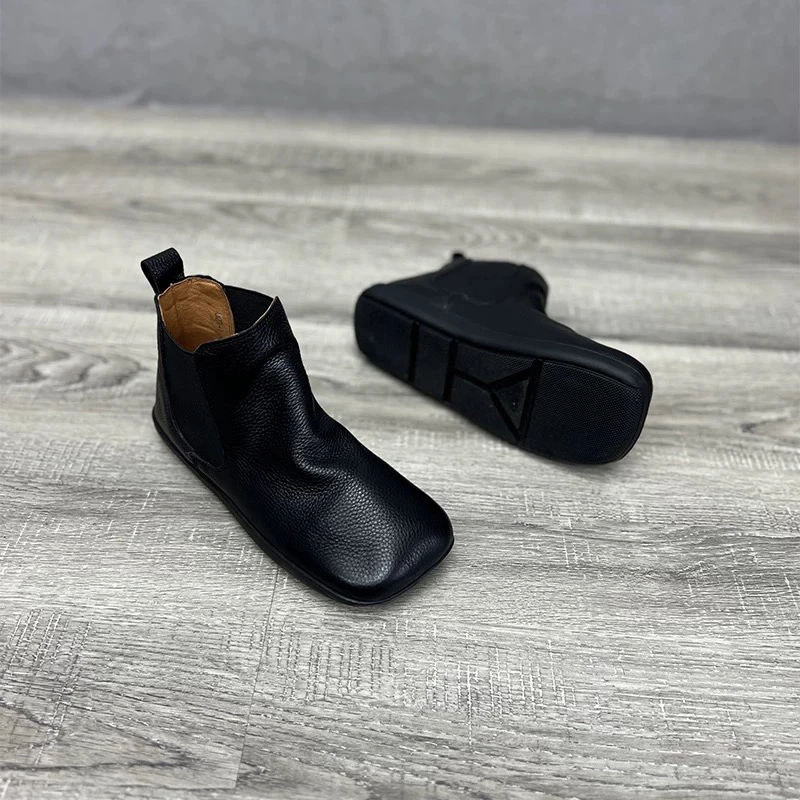 艺鞜2025年秋季新款真皮方头平底休闲方头软底百搭黑色复古短靴