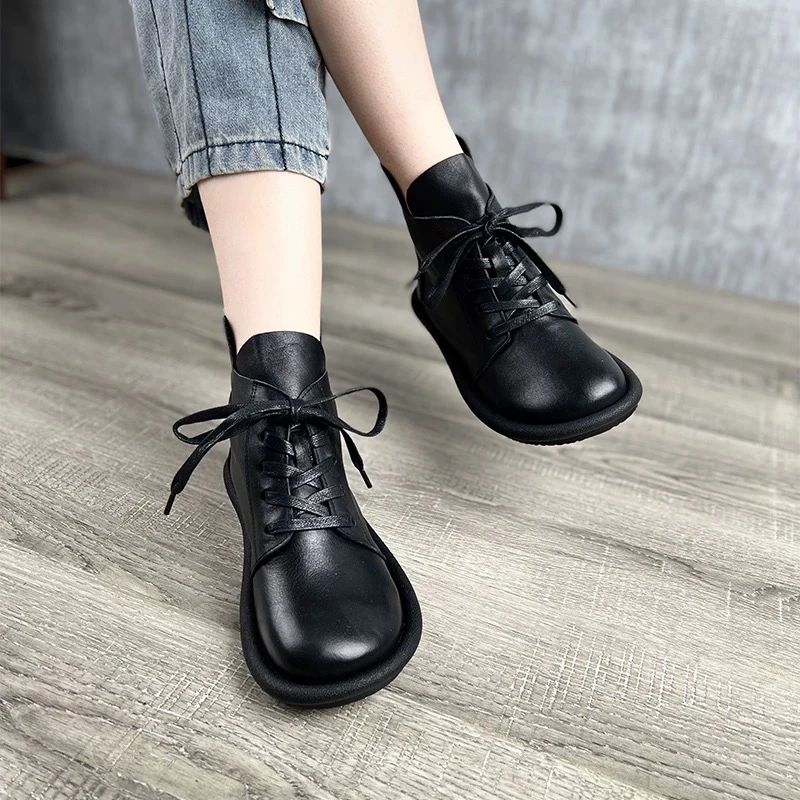 艺鞜2025年秋季新款真皮软底圆头系带平底短靴子全皮手工马丁靴女