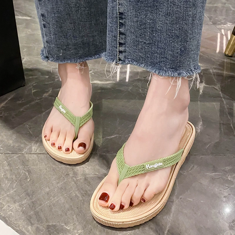 新款人字拖鞋女外穿居家用防滑防臭沙滩软底休闲时尚百搭凉拖鞋女