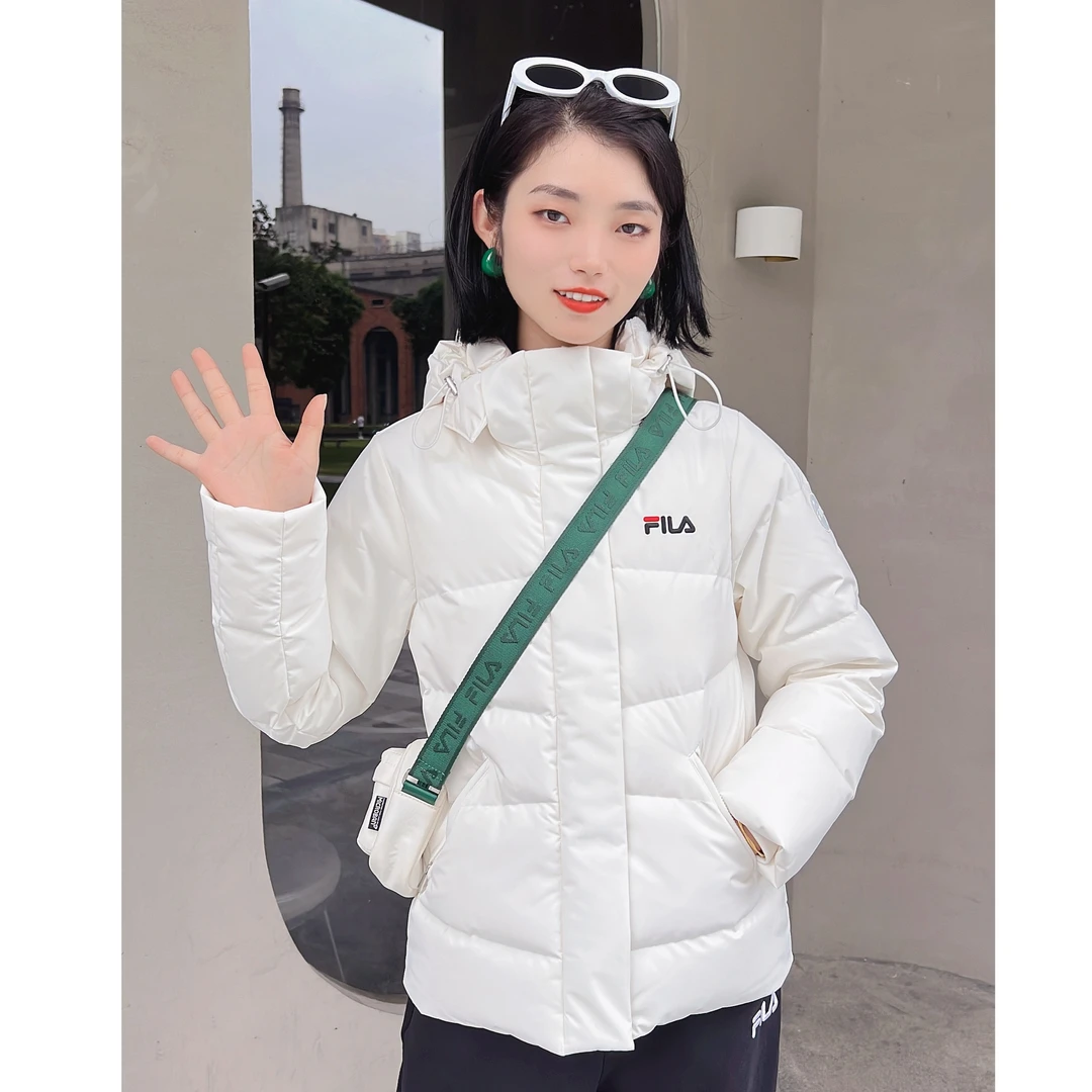 FILA/斐乐女装冬季【保暖白鸭绒厚外套】休闲连帽羽绒服F51W348904F
