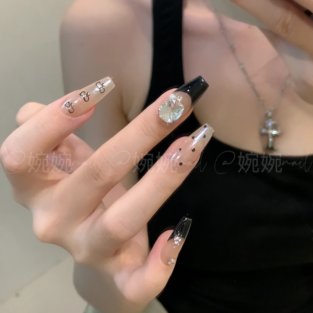 【赫本】纯手工手绘百搭辣妹黑色系穿戴甲贴片