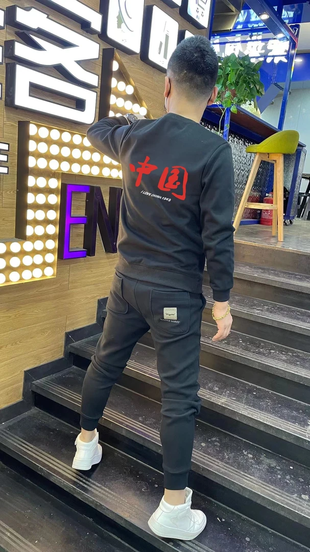 时尚潮流百搭圆领印花保暖卫衣