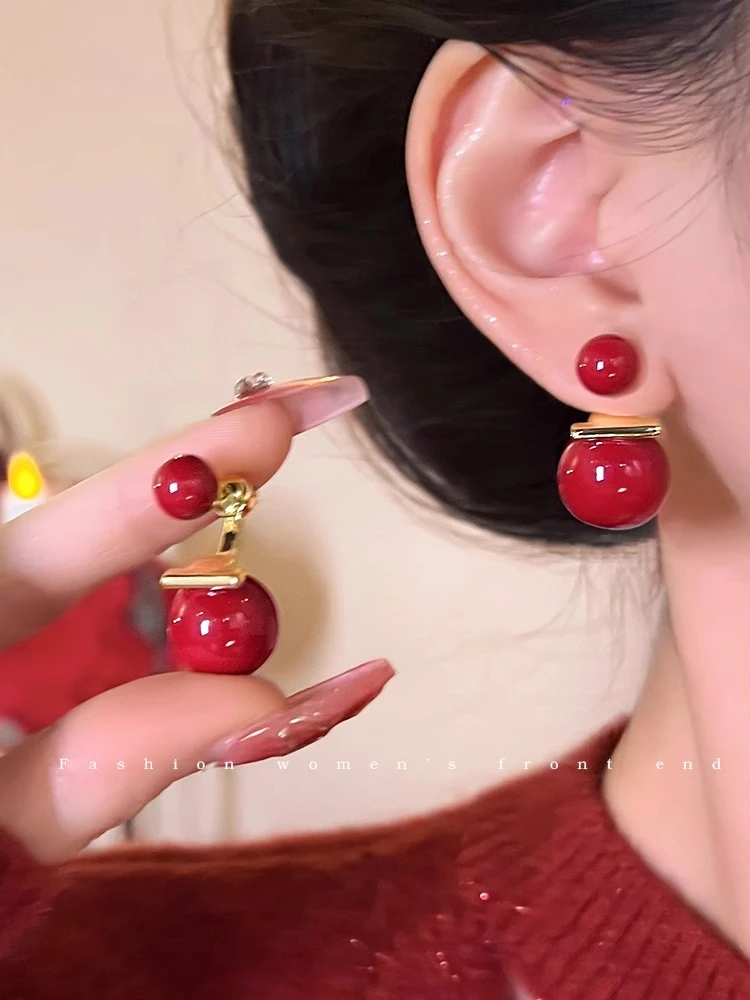 铜合金耳饰 安可拉红法式两戴珠珠耳环女2024秋冬新款高级感耳钉