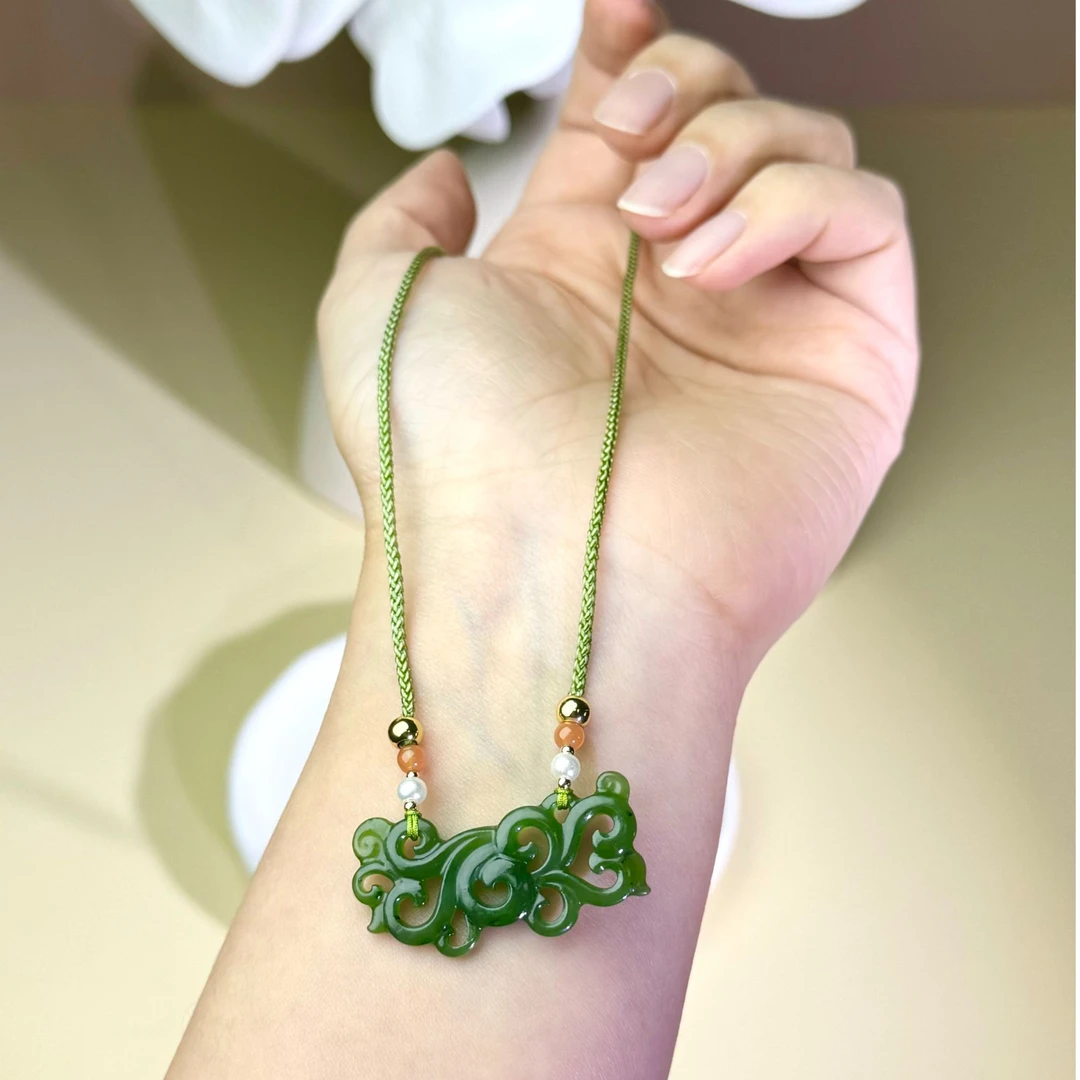 俄料碧玉苹果绿龙纹吊坠