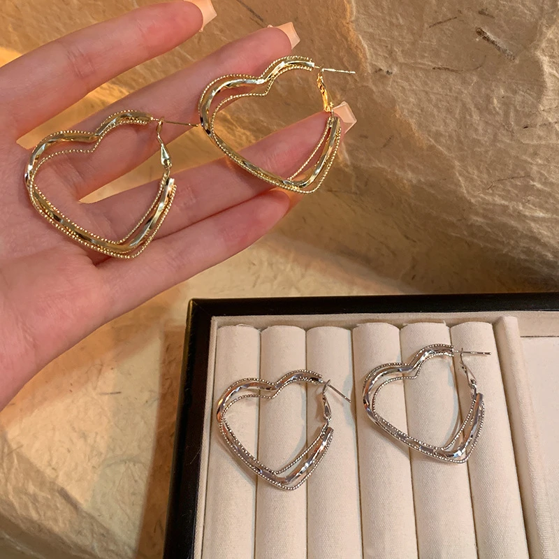 合金耳饰 甜酷辣妹风爱心耳环女小众设计感夸张高级个性百搭耳饰