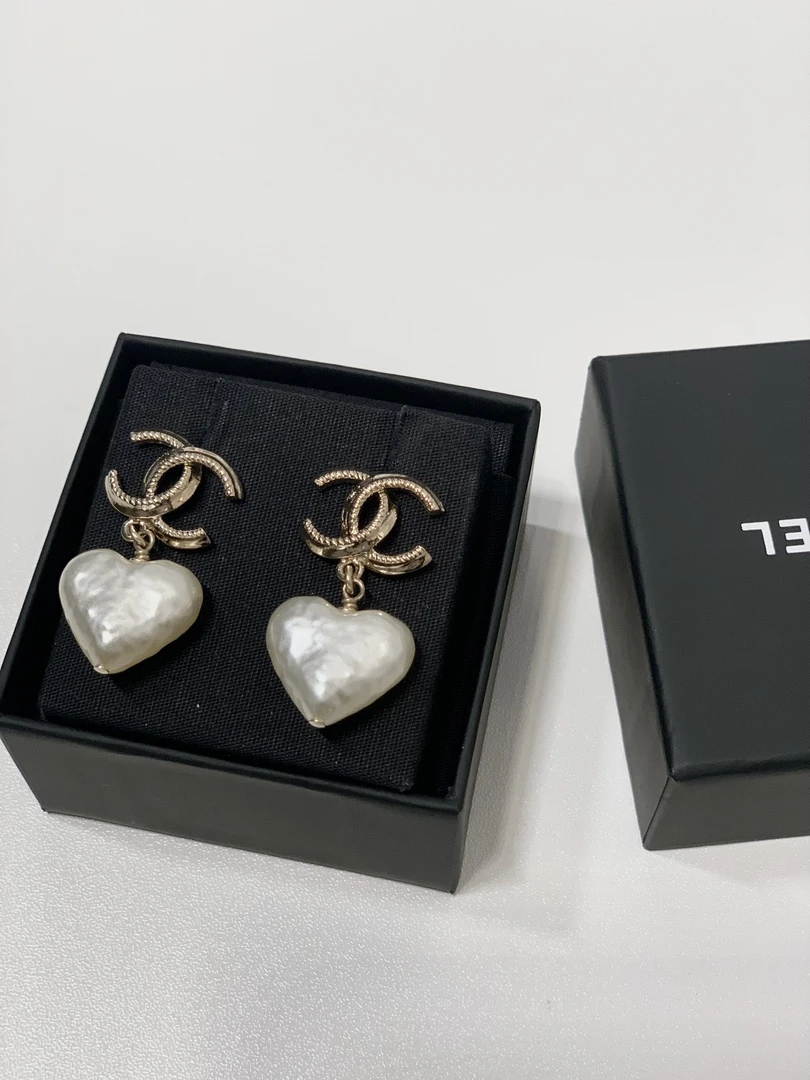 99新 Chanel/香奈儿 HIHI/CHANEL 24V 双C爱心吊坠耳钉/8934568