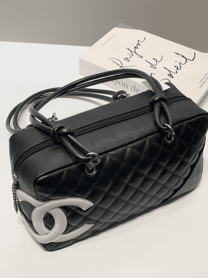 95新 Chanel/香奈儿 HIHI/Chanel 黑白康鹏枕头包 9开 底长27CM