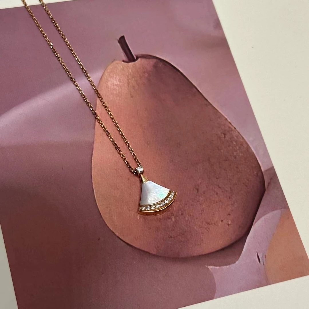 99新  HIHI/Bvlgari 宝格丽 白贝母镶钻扇子项链/9515034