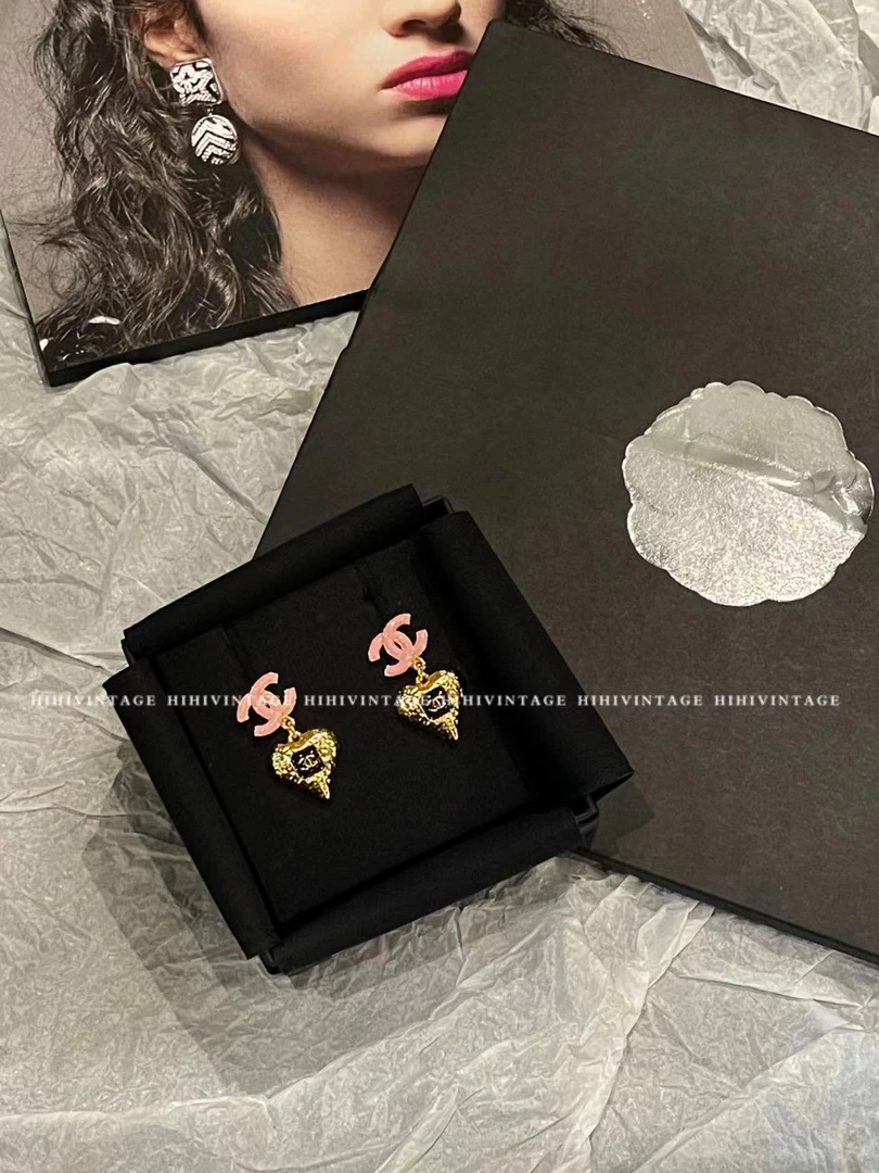 全新未使用 Chanel/香奈儿 HIHI粉色珐琅双c黑底爱心吊坠