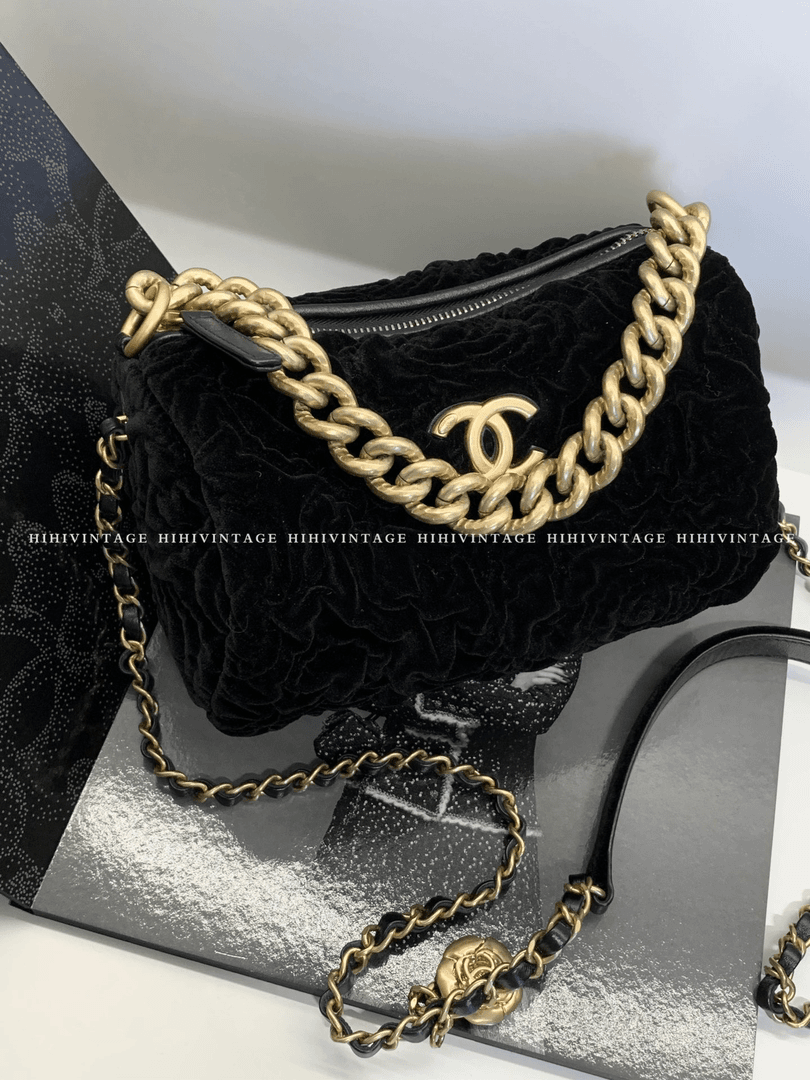 99新  HIHI/Chanel 黑金丝绒山茶花保龄球链条包/7673336