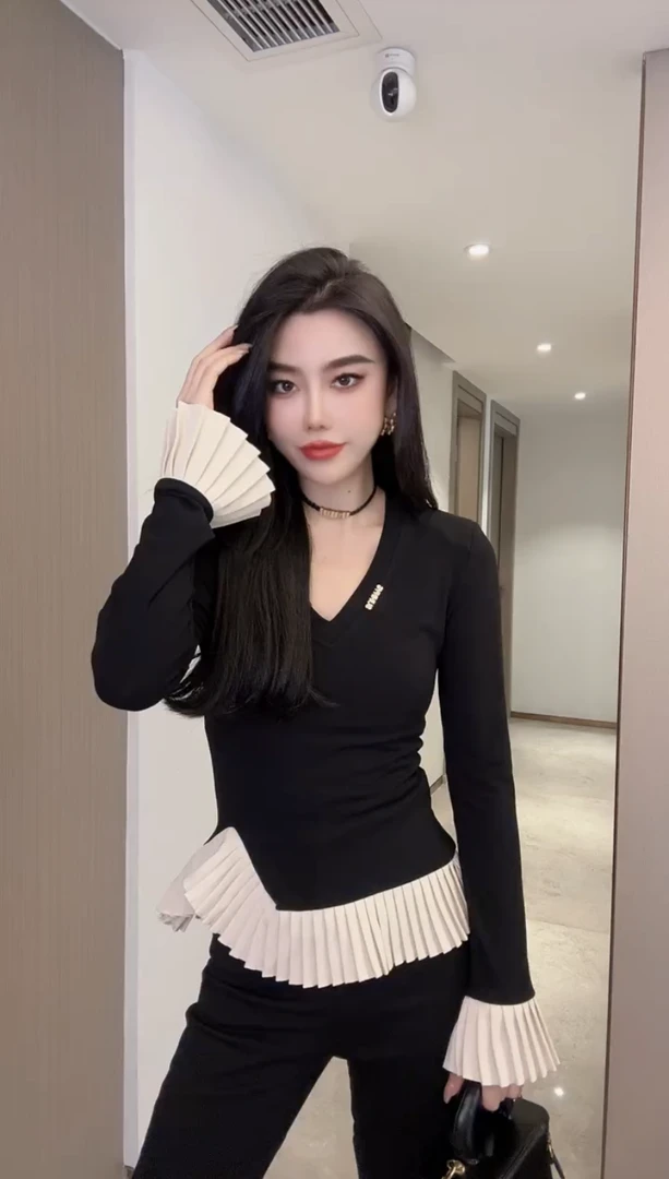 设计感小众拼接长袖t恤女秋冬2023年新款修身显瘦内搭打底衫上衣