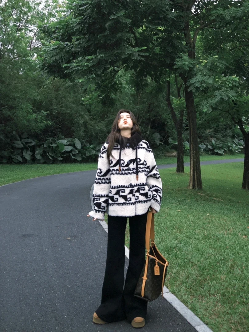 2024秋冬新款宽松显瘦仿羊羔毛保暖短外套复古高腰微喇阔腿裤套装