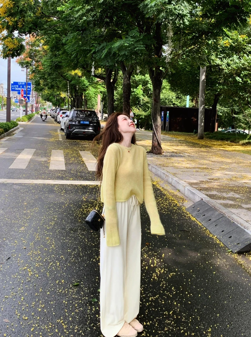 早秋装搭配一整套温柔风套装长袖黄色针织圆领毛衣配休闲裤两件套