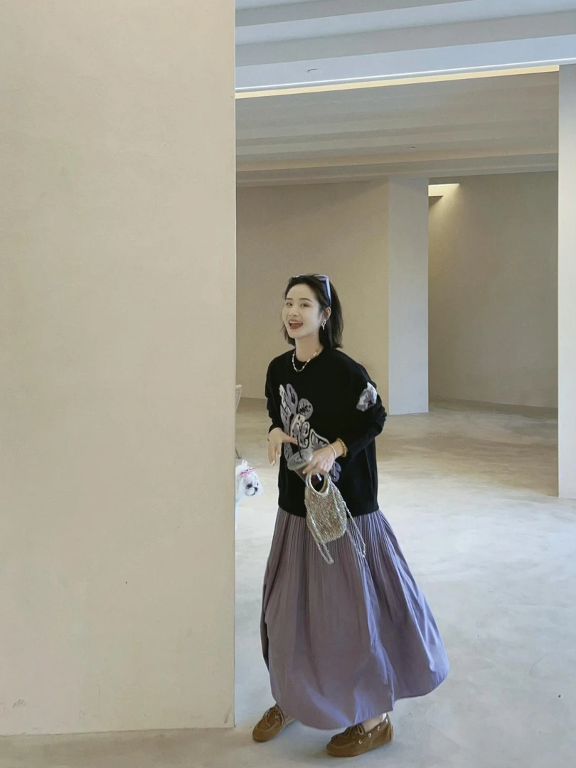 秋季一整套韩系穿搭黑色圆领套头软糯毛衣上衣女百褶半身裙套装潮