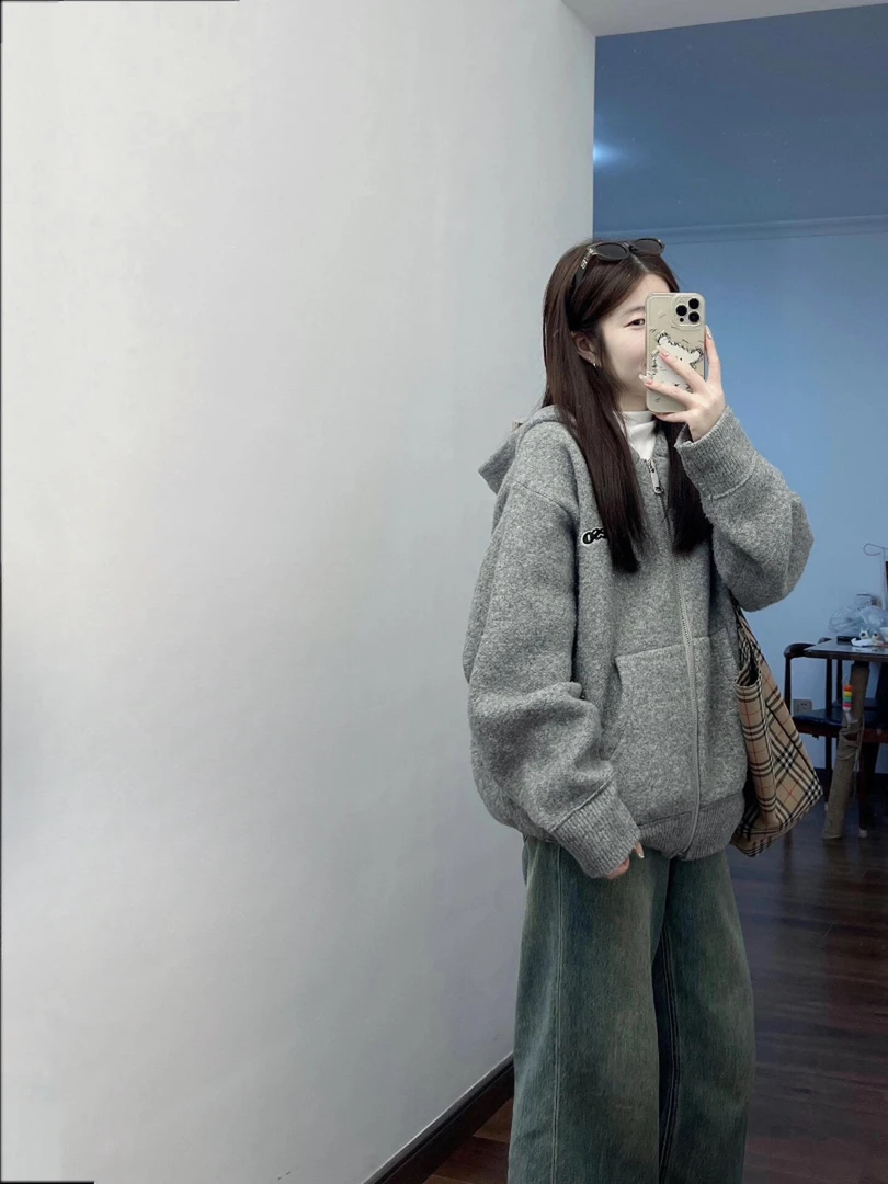 2024秋冬新款设计感软糯慵懒风灰色针织开衫女高腰牛仔裤两件套潮