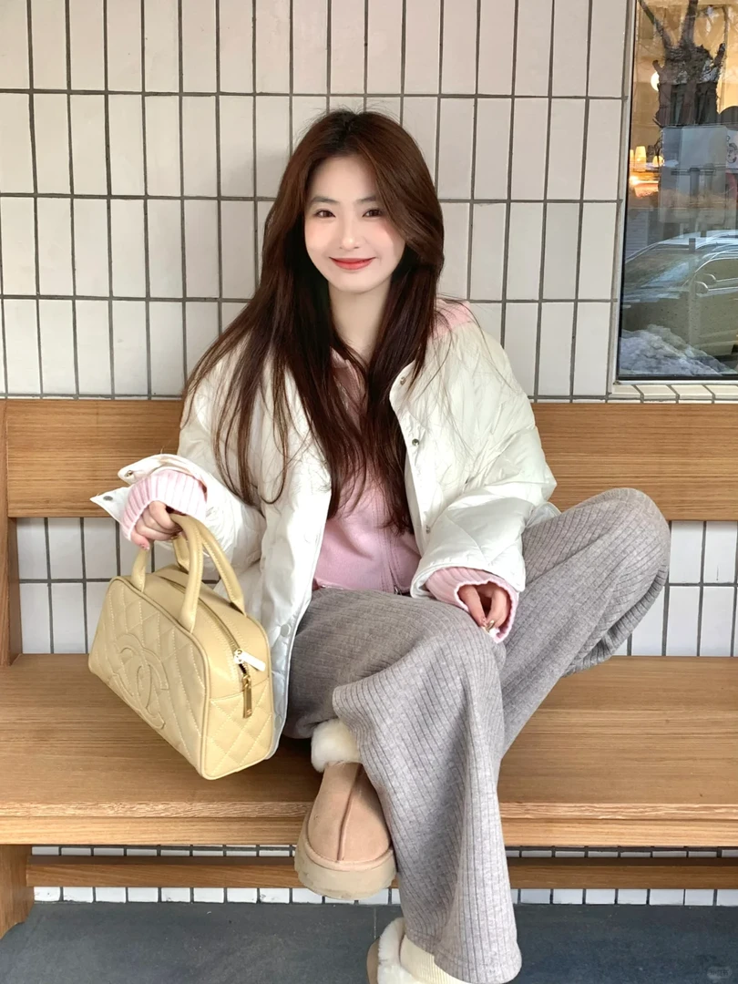 2025秋冬新款甜美风穿搭粉色连帽针织衫搭配菱形保暖棉服外套女潮