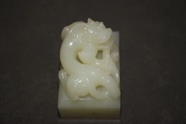 和田玉螭龙印章