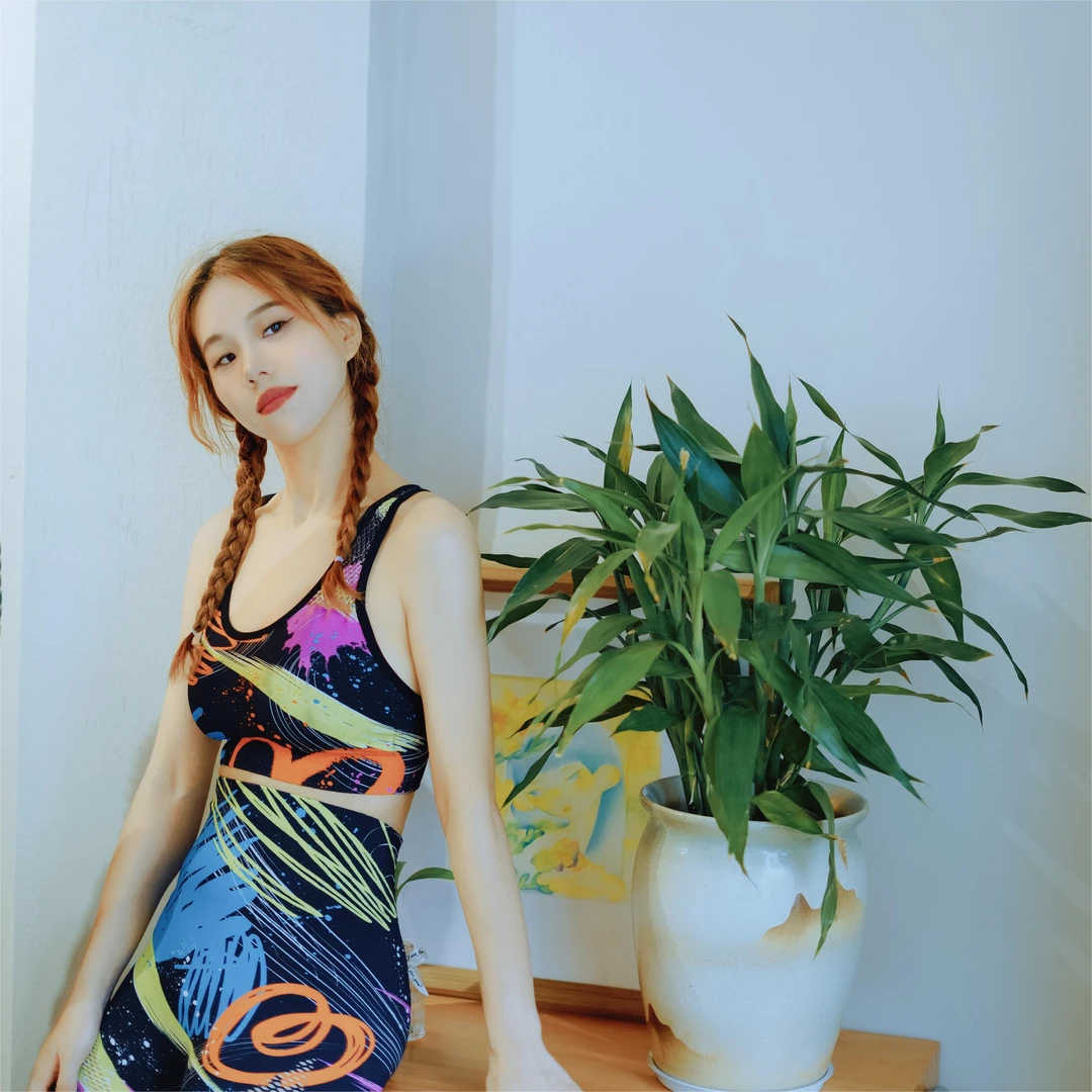 【涂鸦款】新款时尚多巴胺高腰收腹蜜桃裸感运动跳操瑜伽服套装女